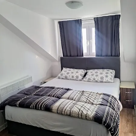 Centar Near Marriott Appartamento